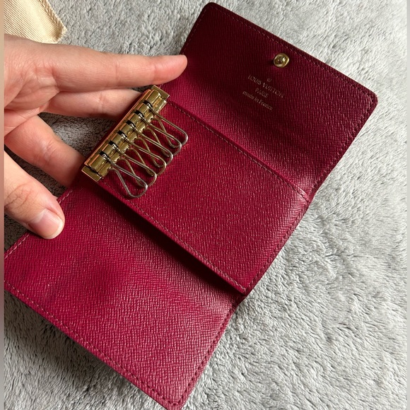 Louis Vuitton 6 Key Holder - Picture 11 of 16